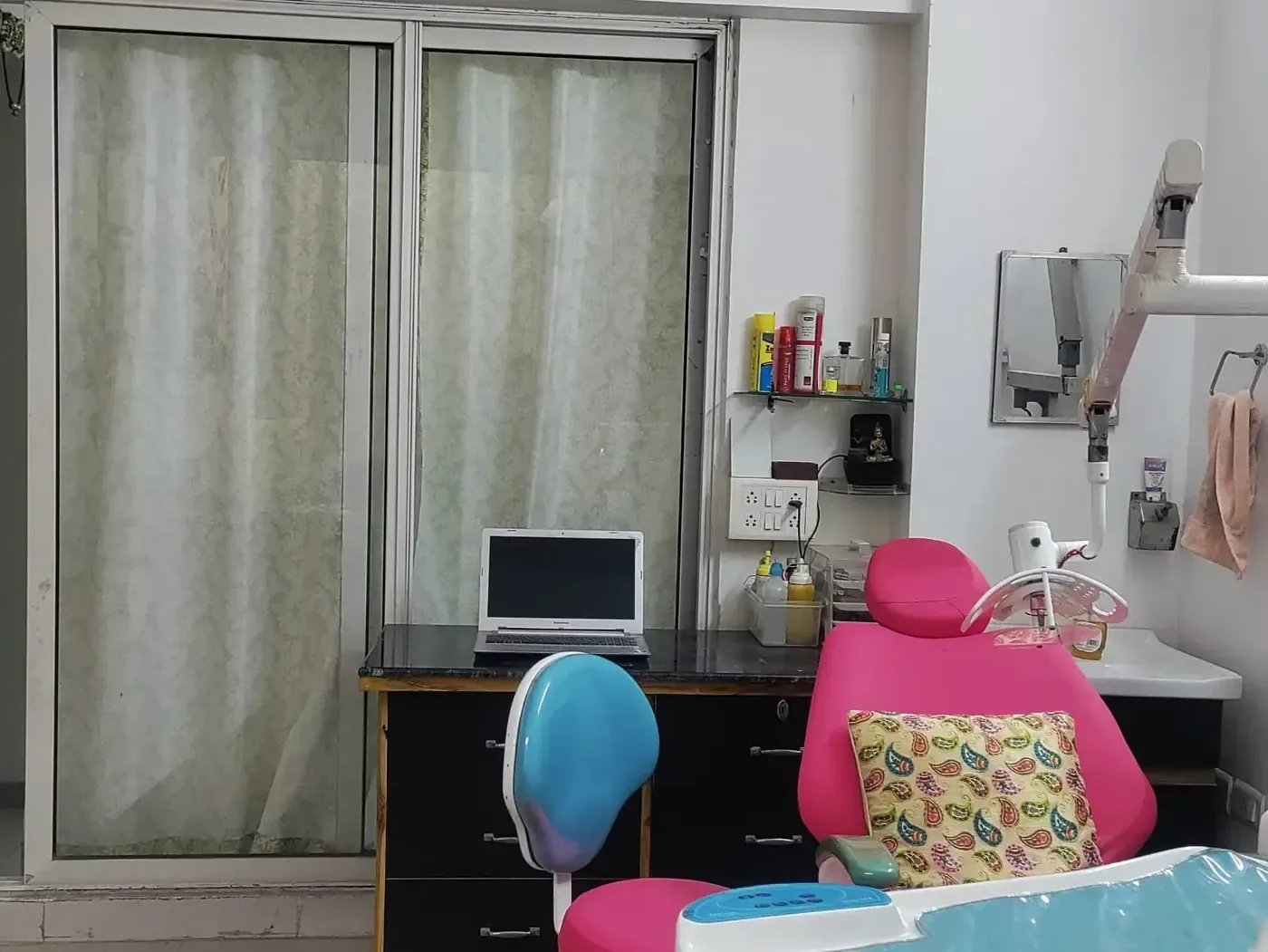 Dental operatory at Shanti Dento Facial clinic in Ghaziabad